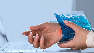 Cold compresses reduce swelling at the site of inflammation